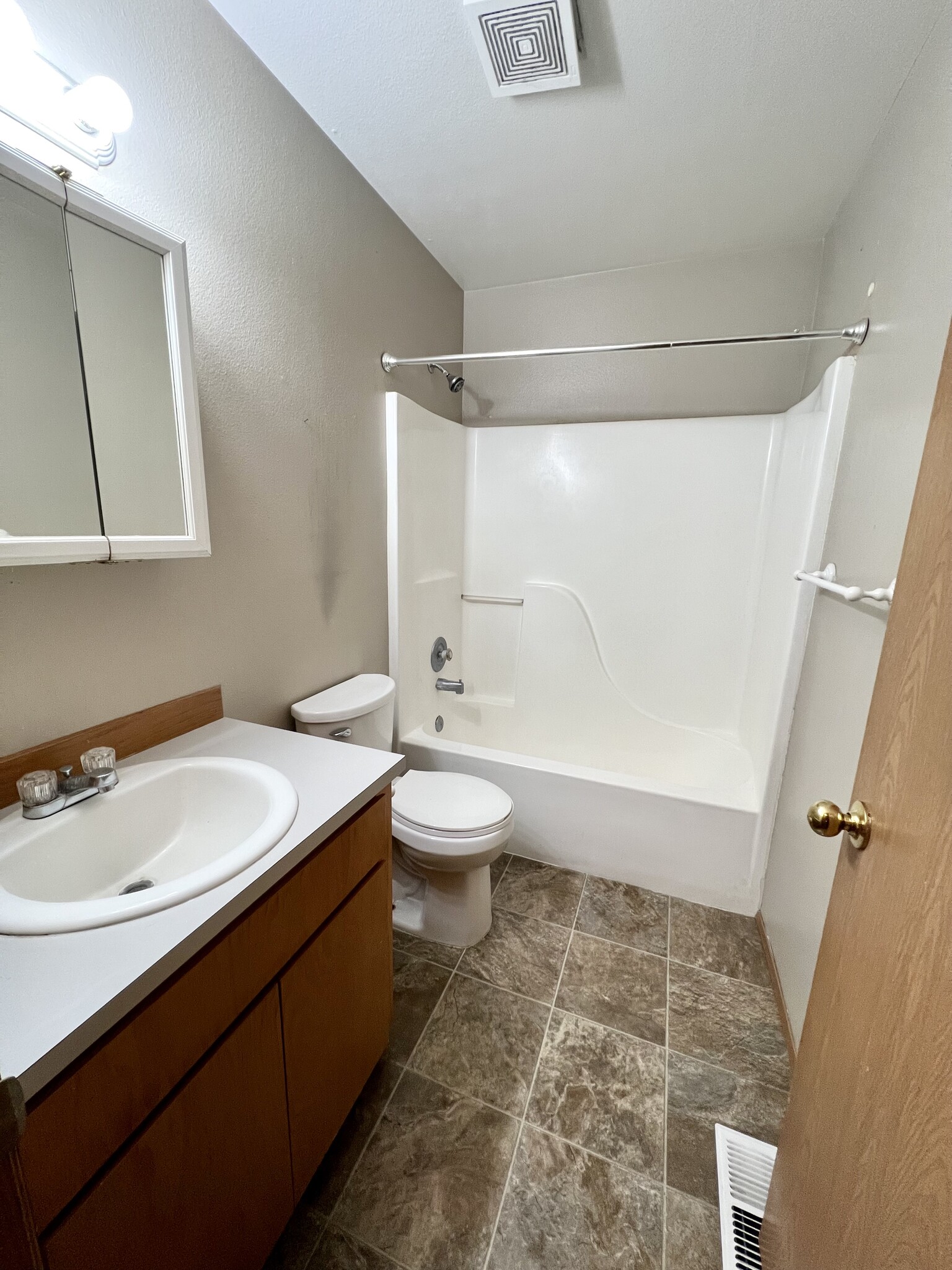 Guest Bathroom - 9928 148th Street Ct E