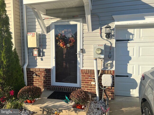 Building Photo - 45735 Bethfield Way