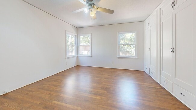 Building Photo - 1481 N Adoline Ave