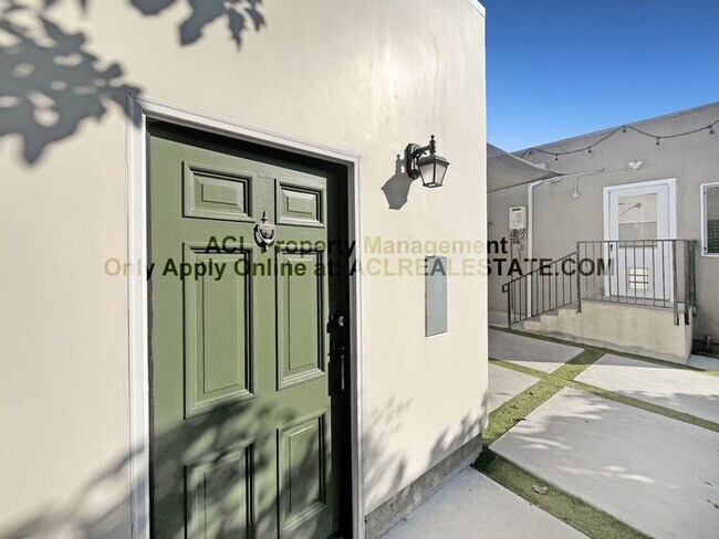 Building Photo - 2 Houses, 1 Price. Nicely Updated Single Family Home with ADU