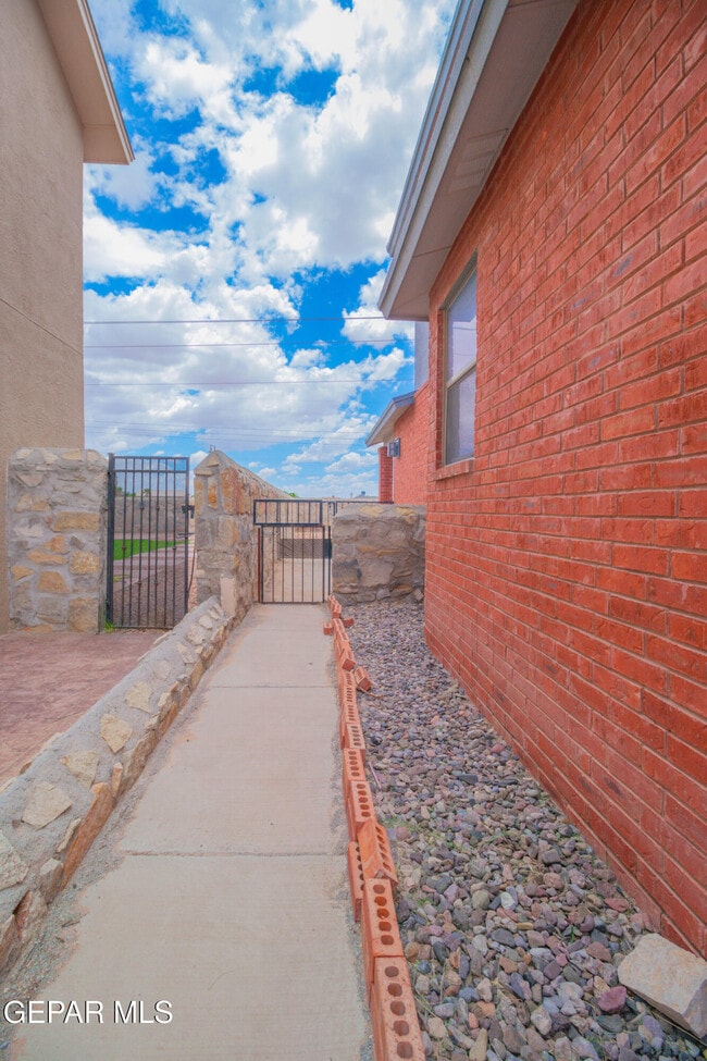 Building Photo - 3016 Tierra Cuervo Dr