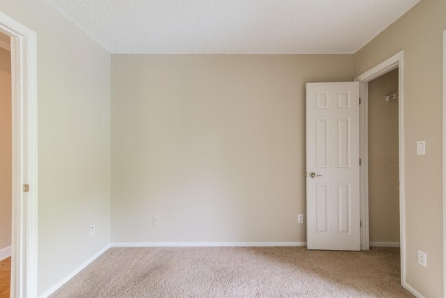Building Photo - 2516 Cranbrook Ln