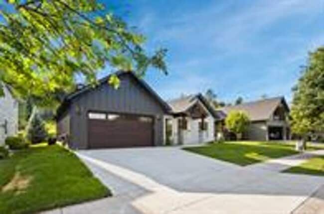 Building Photo - 4bed/2bath house on Village Greens Golf Co...