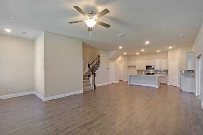 Building Photo - 7616 Redondo Dr