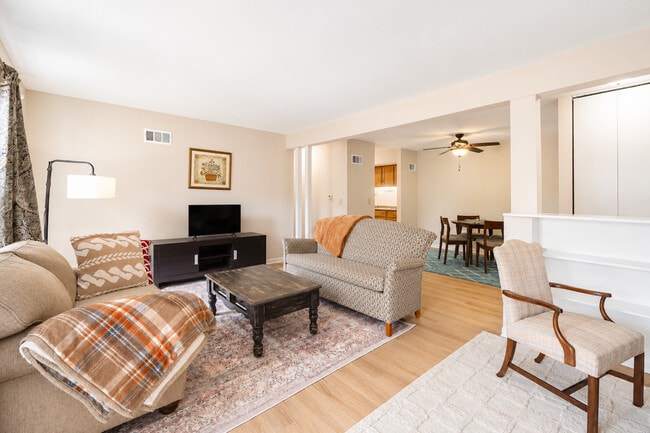 Building Photo - 530 Shorely Dr