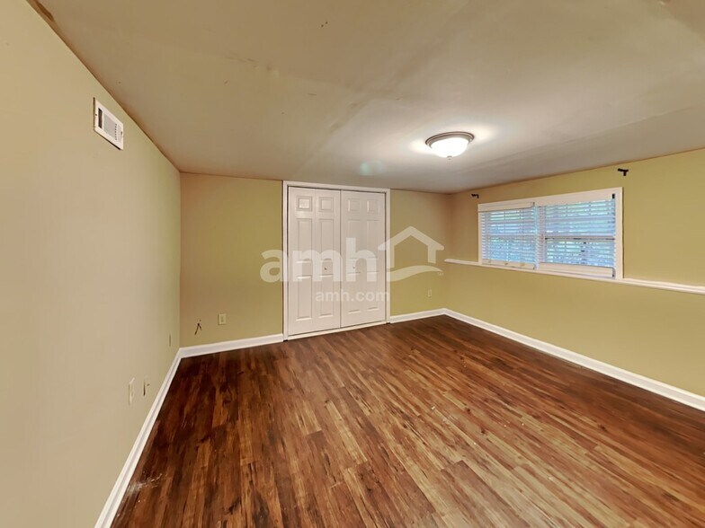 Building Photo - 251 Stewart Dr