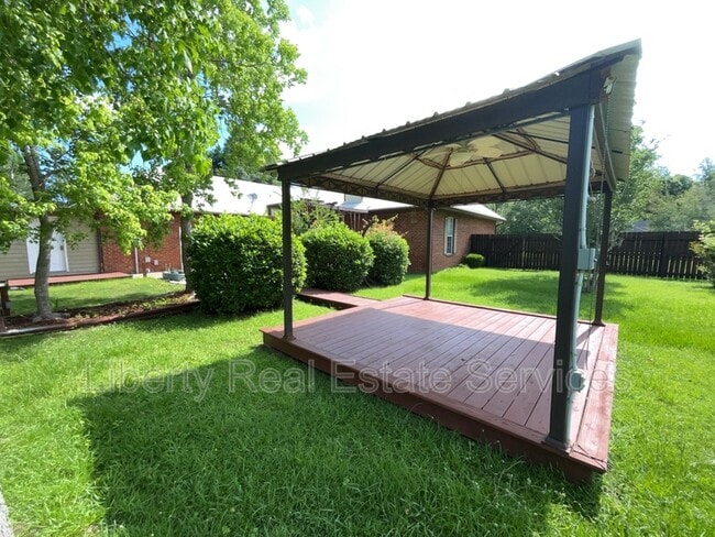 Building Photo - 380 Tremain Dr
