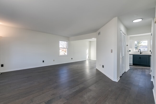 Building Photo - 508 Pembroke Rd SW