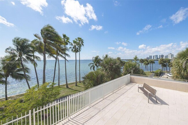 Building Photo - 1 Grove Isle Dr