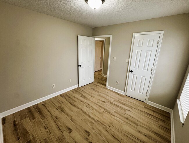 Building Photo - 7097 Foxhall Dr