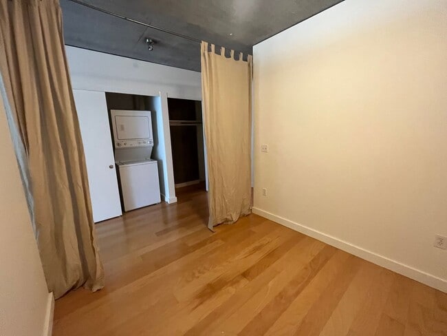 Building Photo - THE CIVIC IN GOOSE HOLLOW STUDIO BEDROOM CONDO!