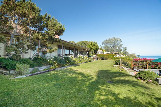 Building Photo - 29008 Cliffside Dr