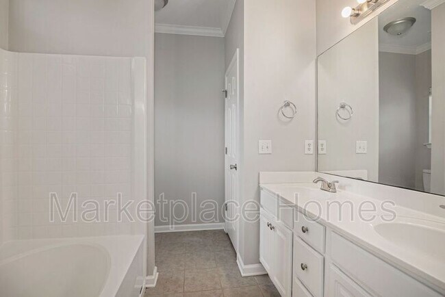 Building Photo - 9447 Brook Forest Cir