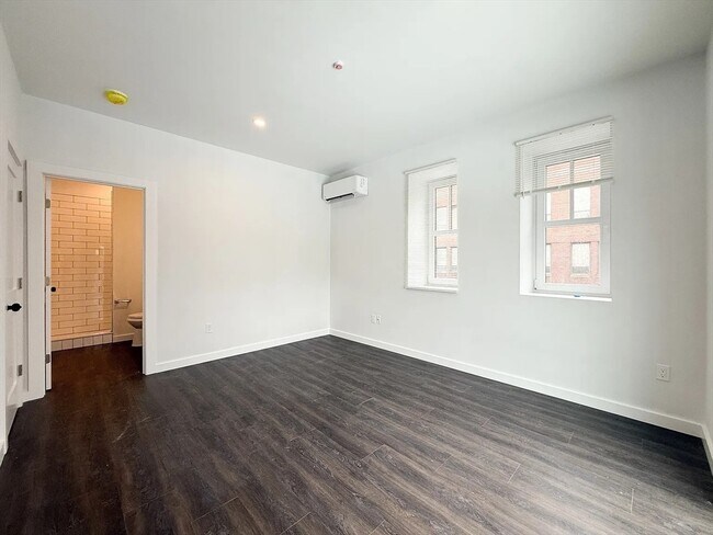 Building Photo - 71 Perrin St