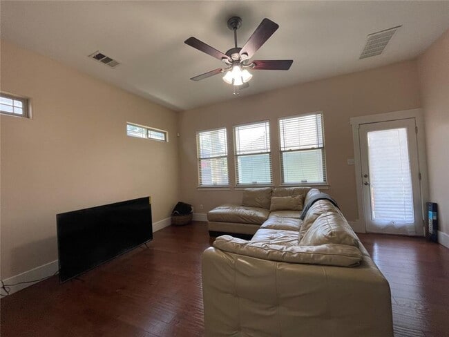 Building Photo - Spacious 2-bedroom, 2.5-bath condo available!