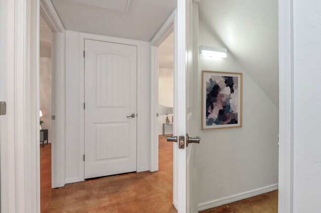 Building Photo - 2342 N 6th Ave