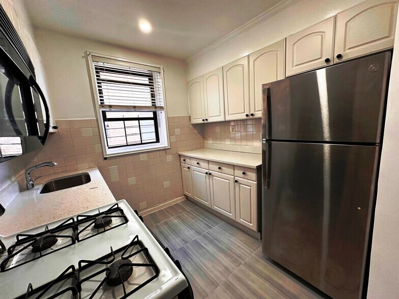 Building Photo - 150 West End Ave