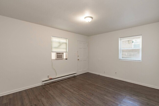 Building Photo - 602 Barton St