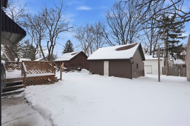 Building Photo - 714-716 Packard Ave