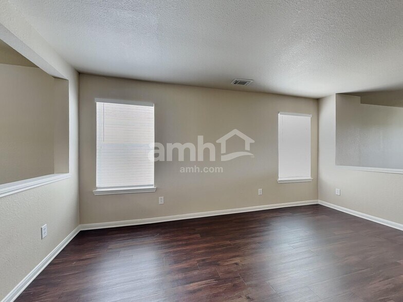 Building Photo - 3743 Jewel Point Dr