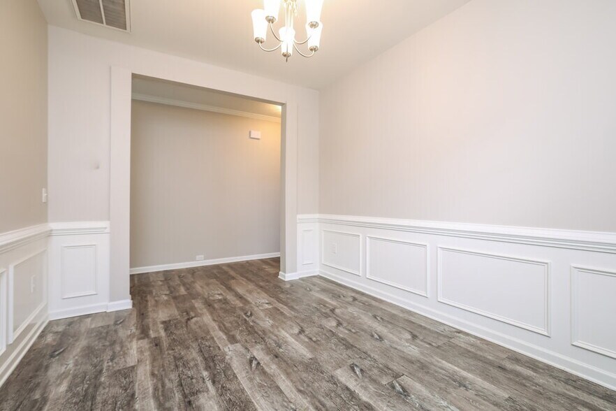 Building Photo - 6113 Watsonia Dr