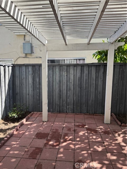 Building Photo - 996 W Huntington Dr