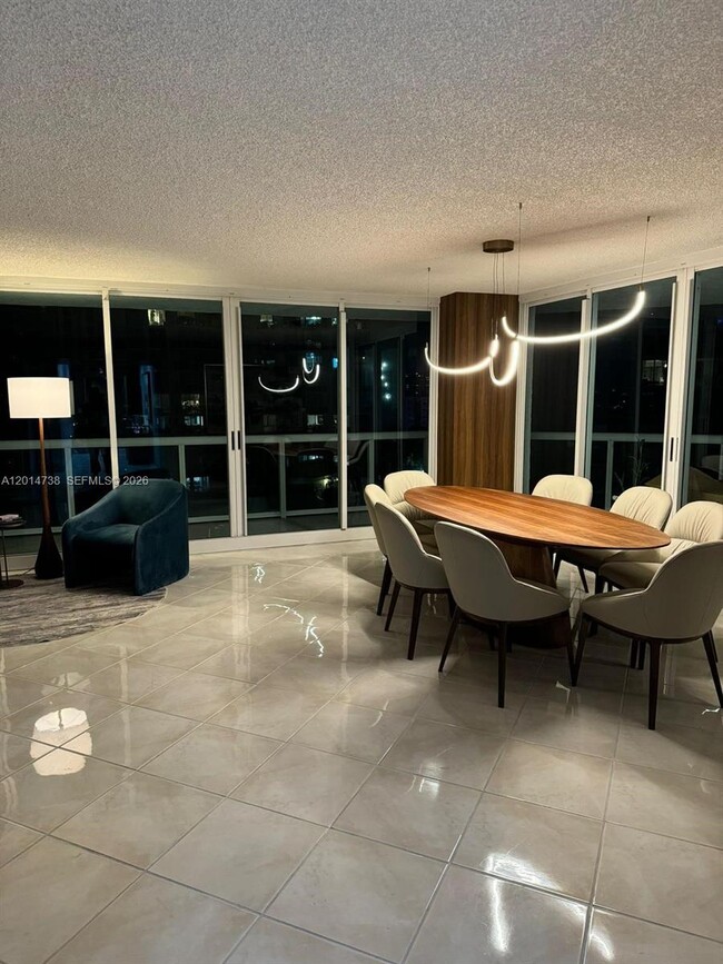 Building Photo - 16400 Collins Ave