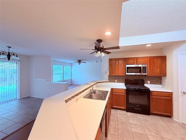 Building Photo - 16924 Cactus Blossom Dr