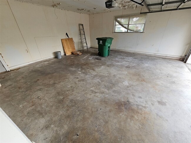 Building Photo - 5526 Whispering Creek Way