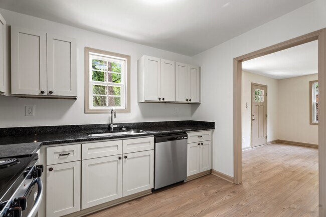 Building Photo - 404 S Audubon Ave