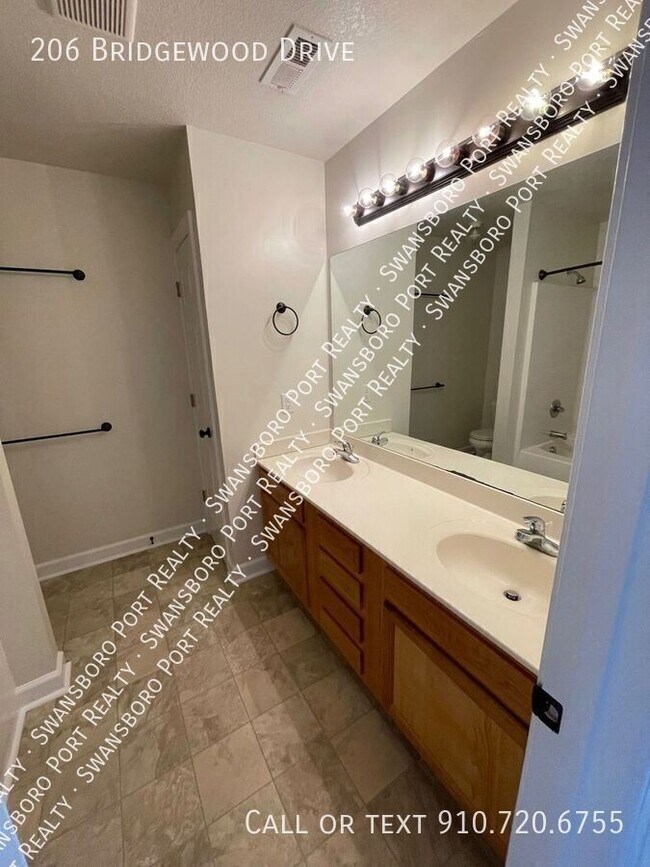 Building Photo - 206 Bridgewood Dr