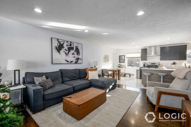 Building Photo - Stunning Home in Cottonwood Heights!!