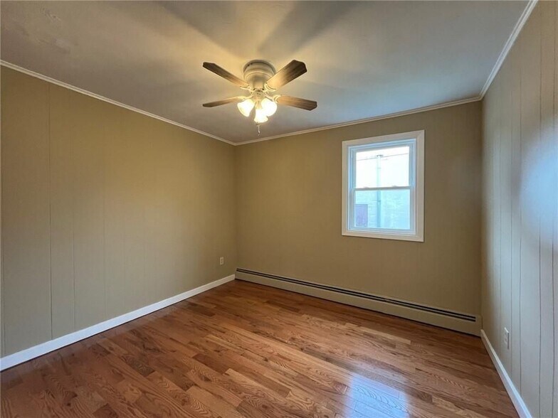 Building Photo - 1104 S Broadway