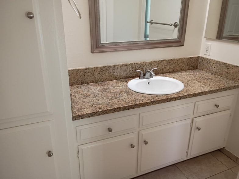 Building Photo - 851 Amigos Way