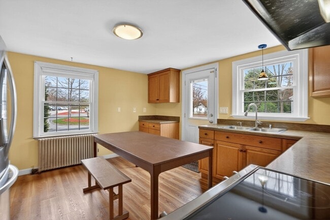 Building Photo - 13 Pleasant St