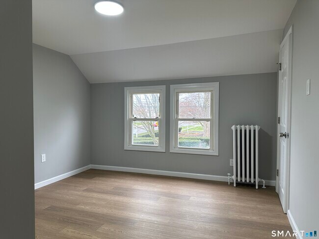 Building Photo - 291 Maple Ave