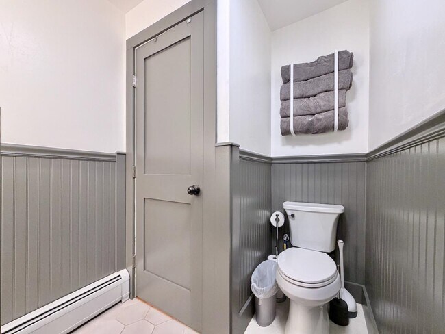 Building Photo - 820 Grand St