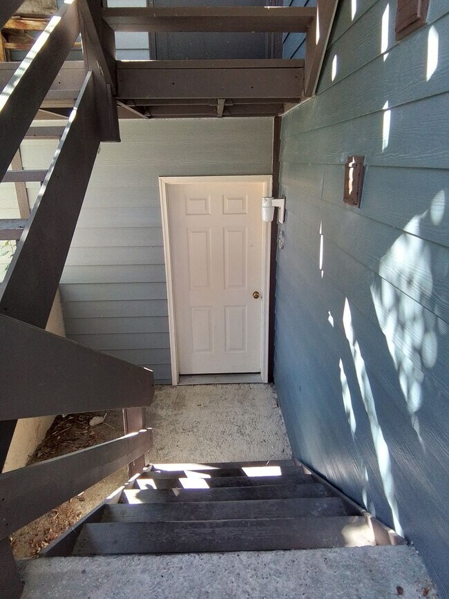 Building Photo - 719 S Church Ave