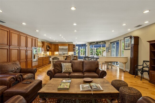 Building Photo - 1746 N Vallejo Way