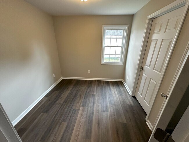 Building Photo - For Rent: Newly Remodeled 3 Bedroom / 1 Ba...