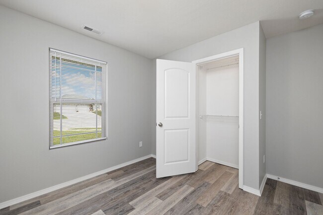 Building Photo - 1119 S Calabria Ave