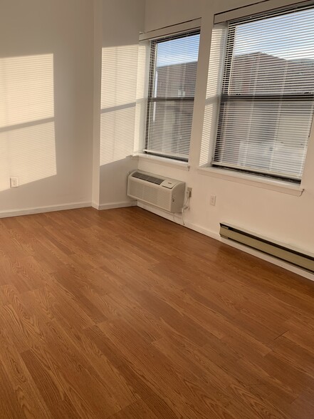 Main Bedroom hardwood floorss - 111 Mulberry St