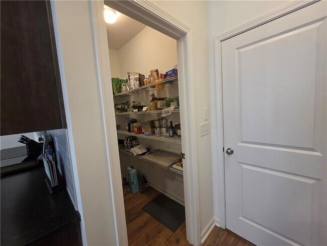 Building Photo - 5531 Garens Way