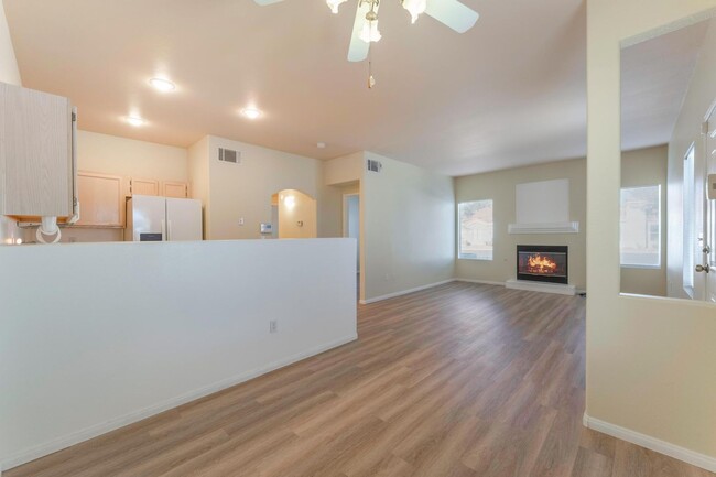 Building Photo - 2-bedroom 2-bathroom single story corner t...