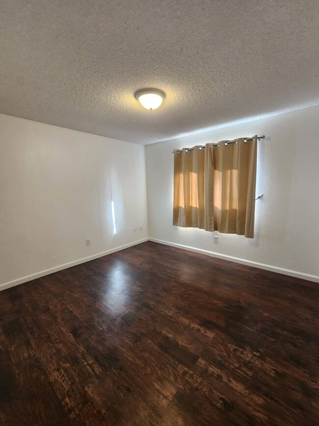 Building Photo - 2 Bed, 1 Bath in Oceano- Water and Trash Included!