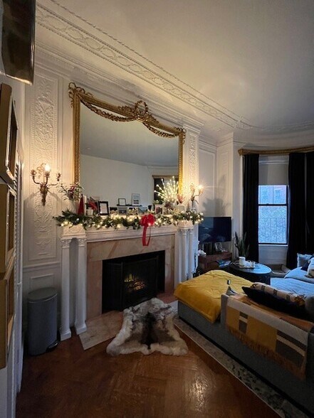 Primary Photo - 465 Beacon St