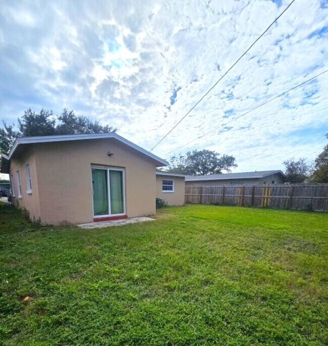 Building Photo - 4041 67th Ave N