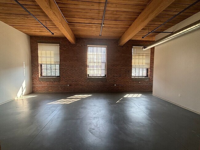 Building Photo - 88 Gerrish Ave