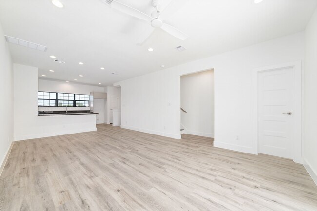Building Photo - 11906 N Hoa Sen Cir