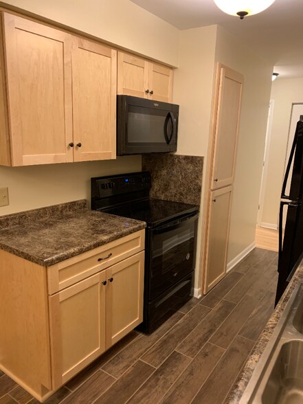 Building Photo - 689 Snelling Ave S